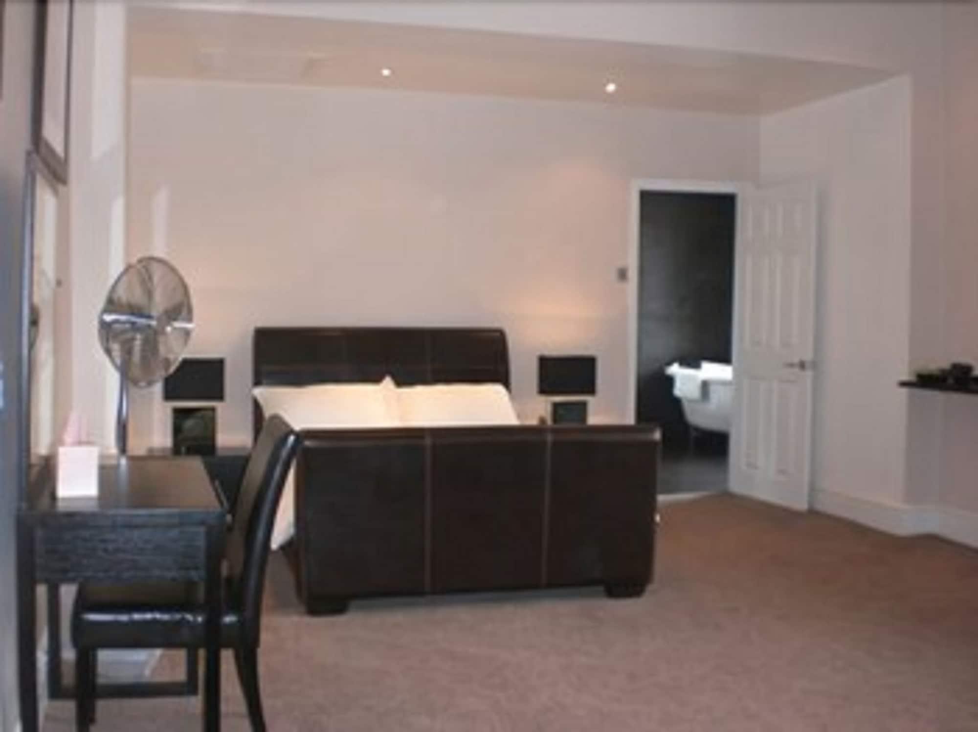 The Amblehurst Hotel Sale Room photo
